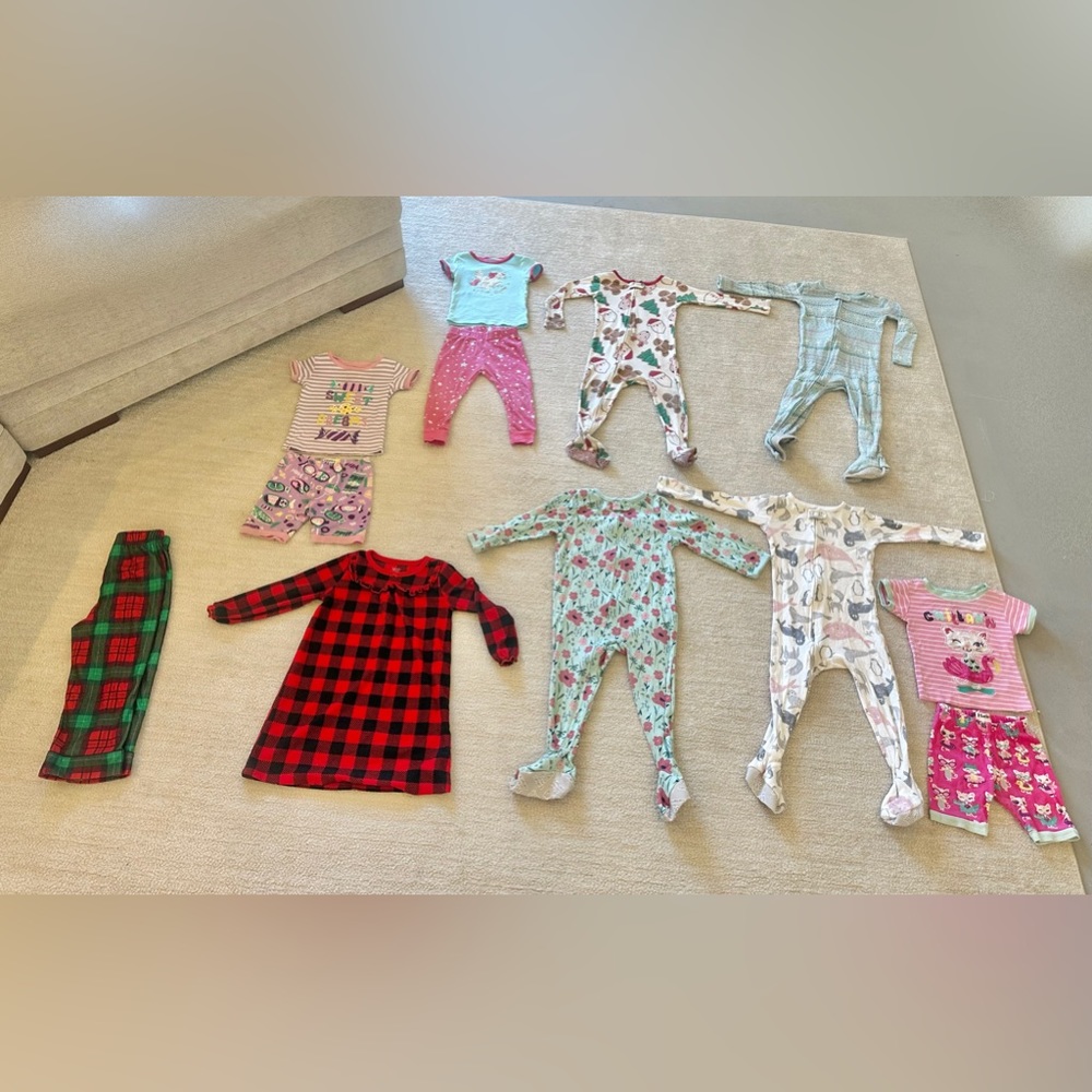 Lot of girls 2T pajamas bundle - 13 pieces